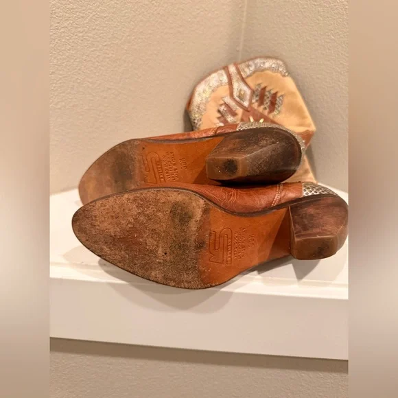 Buttero Italian Made Women's Heeled Boots - Picture 7 of 10